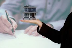 משכנתא היא סוג של הלוואה, שבה הלווה מחזיר את ההלוואה לאורך זמן בריבית